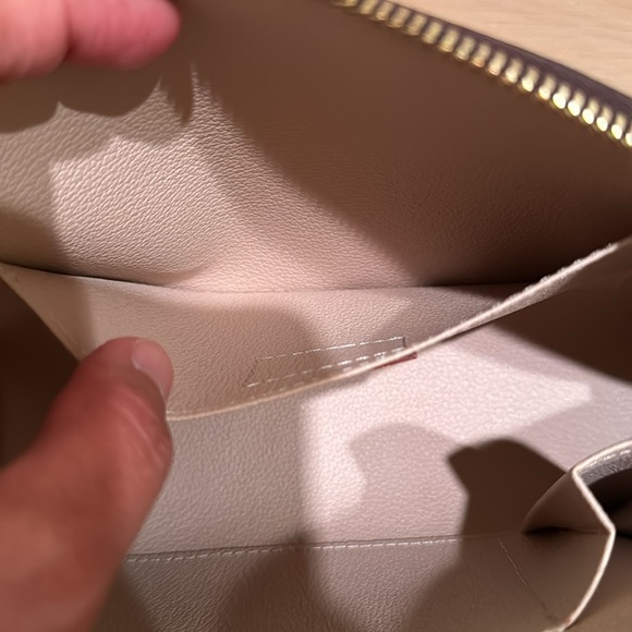 Louis Vuitton GM Cosmetic Pouch - Picture 9 of 12